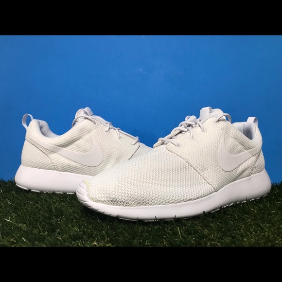nike roshe triple white